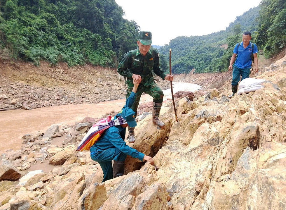 “Phép thử” chính quyền 2 cấp (kỳ 4): Đêm truyền nước, ngày đi vào tâm lũ - 3