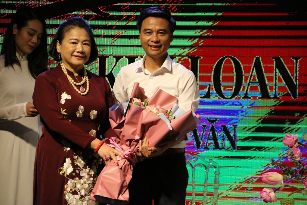 Lời mẹ kể - giai điệu đẹp về tình mẹ và tình yêu - 1 Lời mẹ kể - giai điệu đẹp về tình mẹ và tình yêu - 1