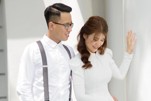 Chuyện tình đặc biệt của cặp đôi yêu 4 năm chỉ gặp 2 lần rồi cưới