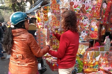 Hàng Tết ông Công ông Táo: “Ế lắm!”