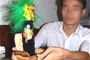 Đồ chơi “quái đản” tấn công học sinh