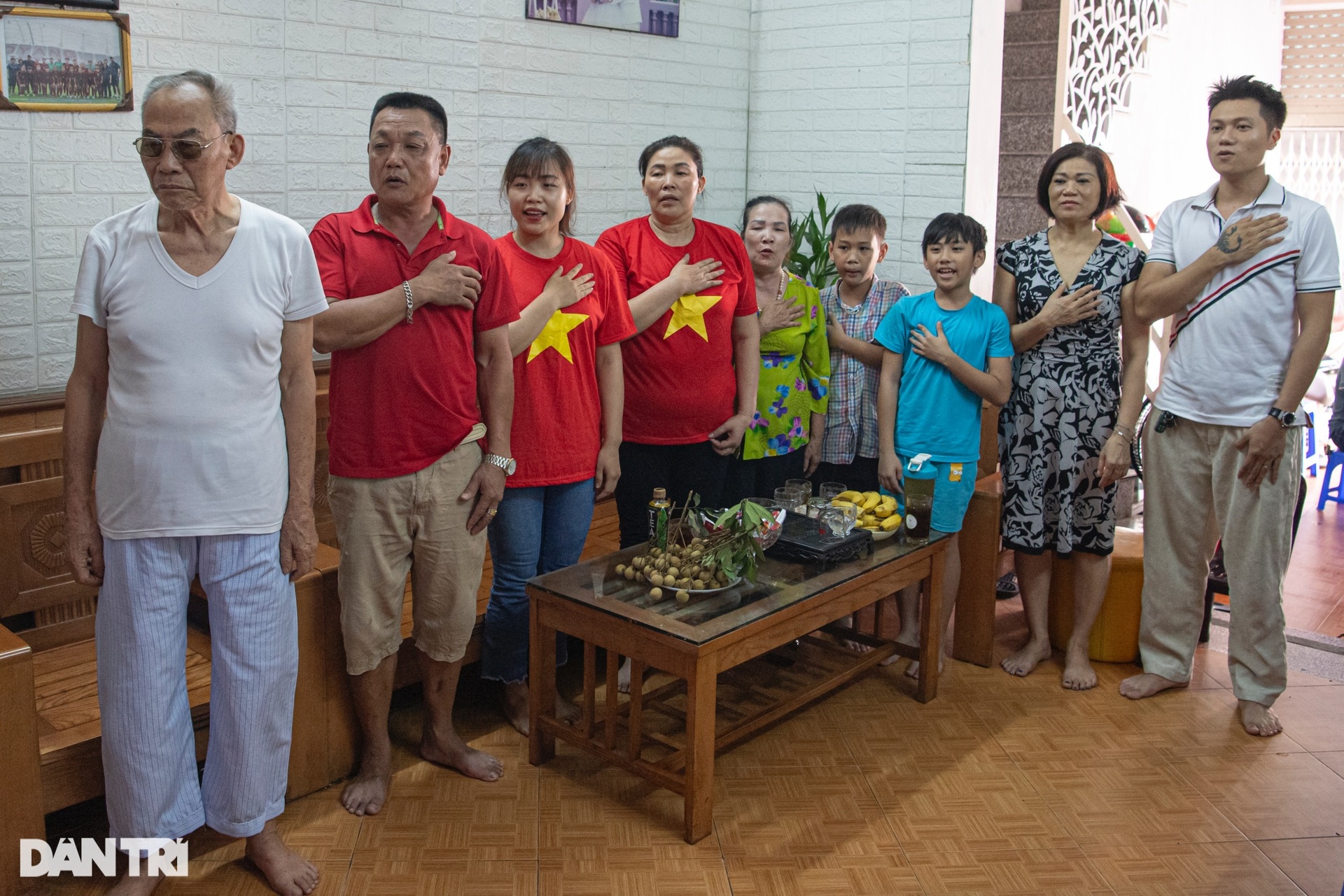 Gia đình cầu thủ số 10 Hải Linh quây quần cổ vũ hết mình cho con gái - 8 Gia đình cầu thủ số 10 Hải Linh quây quần cổ vũ hết mình cho con gái - 8
