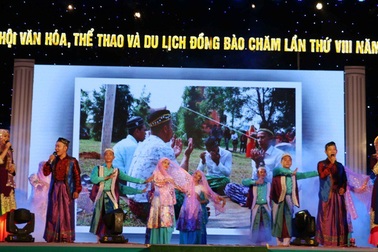 Từng bừng khai mạc “Ngày hội Văn hóa” đồng bào Chăm duy nhât ở miền Tây