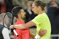 Alcaraz không dự Wimbledon, Nole hẹn đấu Sinner ở chung kết Roland Garros