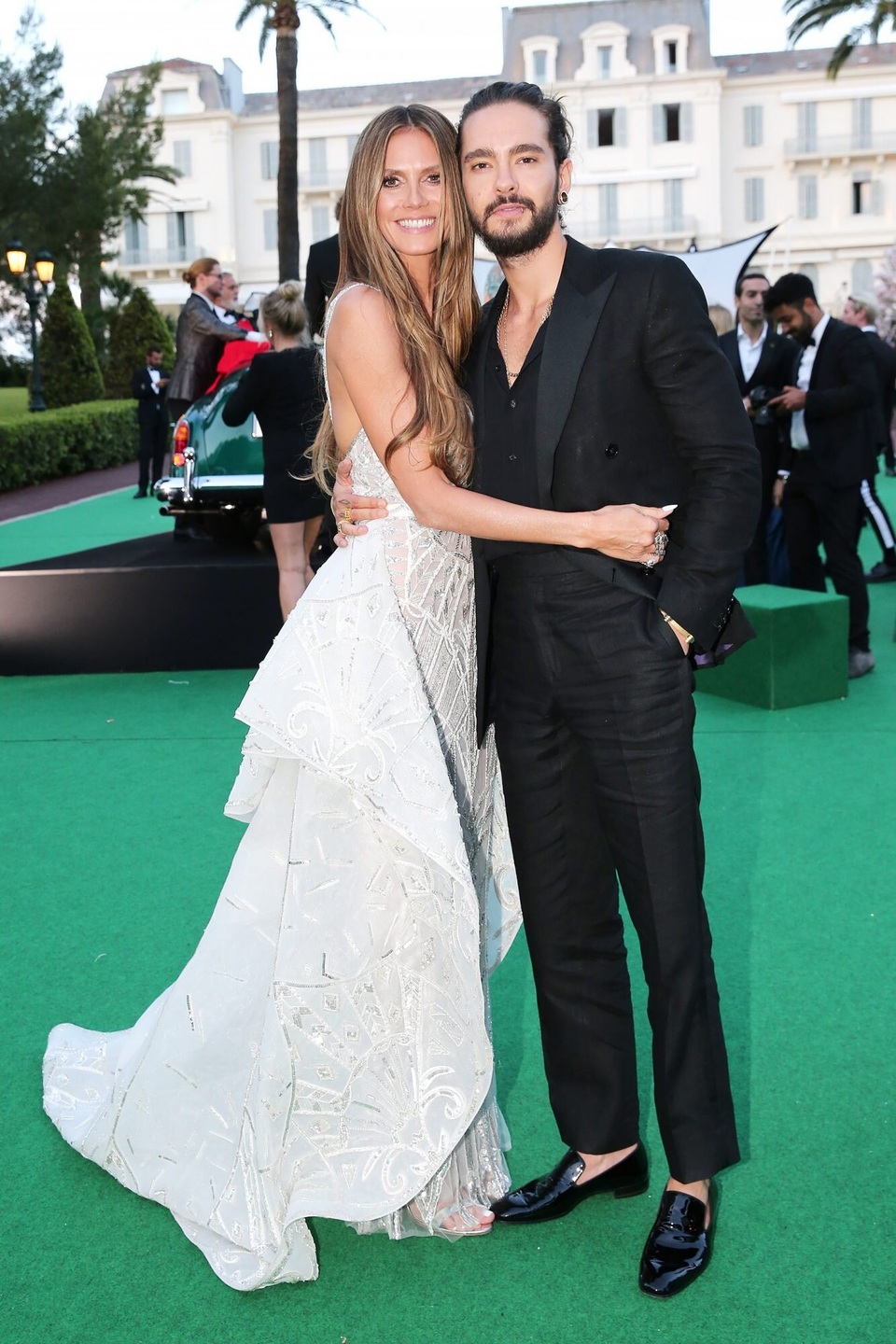 Chân dài U50 Heidi Klum đẹp bốc lửa giữa dàn người mẫu trẻ - 7 Chân dài U50 Heidi Klum đẹp bốc lửa giữa dàn người mẫu trẻ - 7