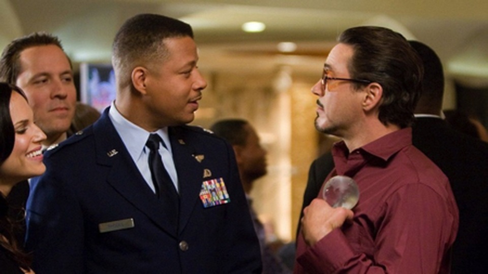 Khi sao ghét nhau nhưng vẫn phải thân thiết trên phim - 3