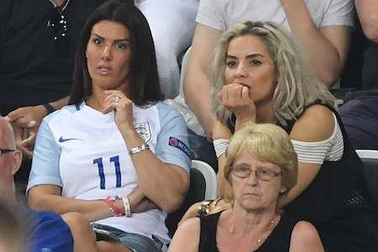 Tiền đạo đội tuyển Anh thuê vệ sỹ riêng cho vợ tại World Cup 2018