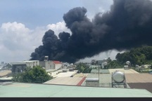 Sau tiếng nổ, nhà xưởng bốc cháy ngùn ngụt ở Đồng Nai