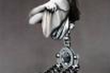 Hủy hoại mình vì mốt “người dây”