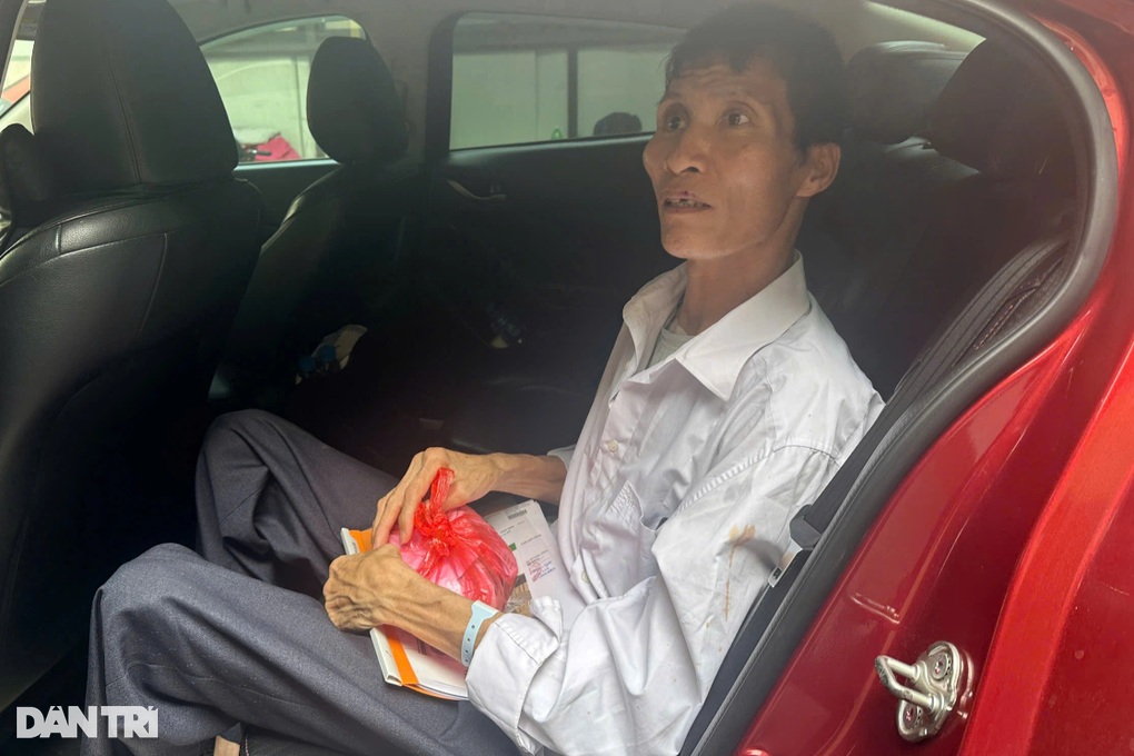 Những tấm lòng nhân ái giúp người đàn ông khiếm thị vượt cửa tử - 4 Những tấm lòng nhân ái giúp người đàn ông khiếm thị vượt cửa tử - 4
