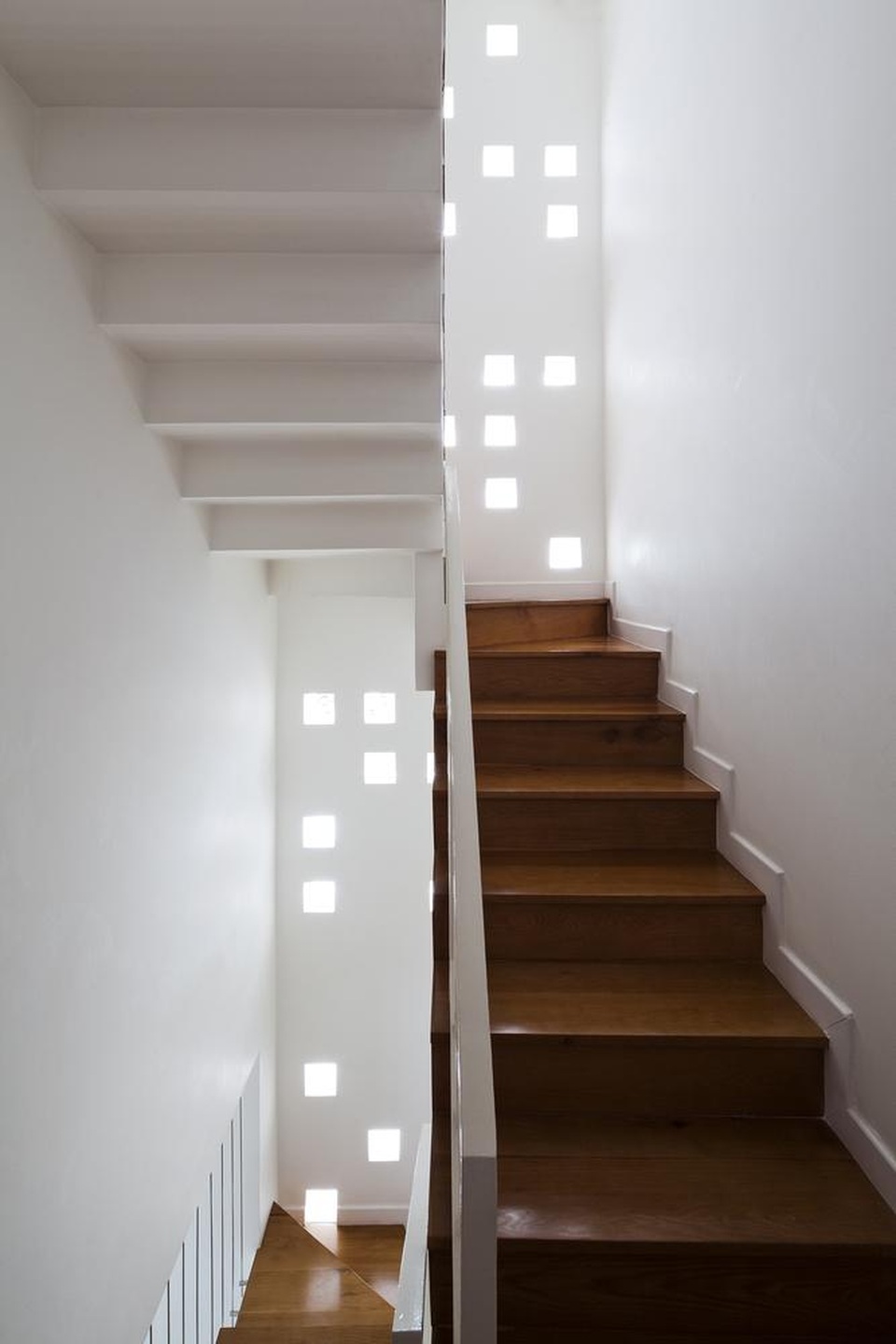 Nhà ống xây trên đất méo ở Sài Gòn vẫn đẹp bất ngờ nhờ độc chiêu thiết kế - 9 Nhà ống xây trên đất méo ở Sài Gòn vẫn đẹp bất ngờ nhờ độc chiêu thiết kế - 9