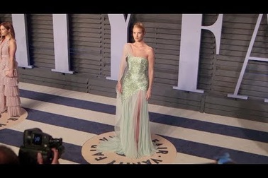 Rosie Huntington Whiteley khoe dáng quyến rũ