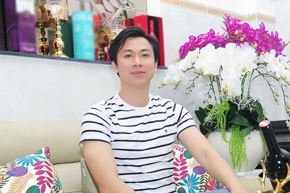 Quyền Linh, Bảo Thy… hé lộ không gian nhà ở sang trọng dịp Giáng Sinh - 4 Quyền Linh, Bảo Thy… hé lộ không gian nhà ở sang trọng dịp Giáng Sinh - 4