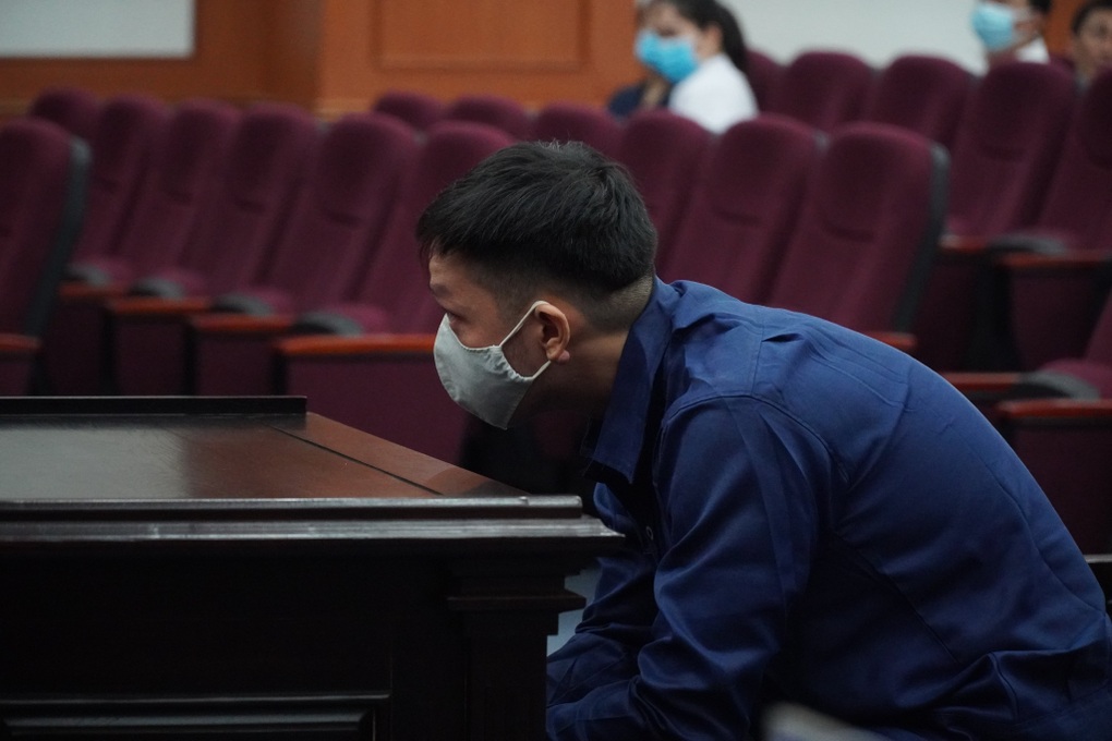 Mẹ đơn thân 3 con khóc nấc không tin người cha để con gái bị đánh, lột trần - 3 Mẹ đơn thân 3 con khóc nấc không tin người cha để con gái bị đánh, lột trần - 3