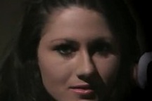 Nữ chính trị gia bị chỉ trích vì thoát y vận động tranh cử