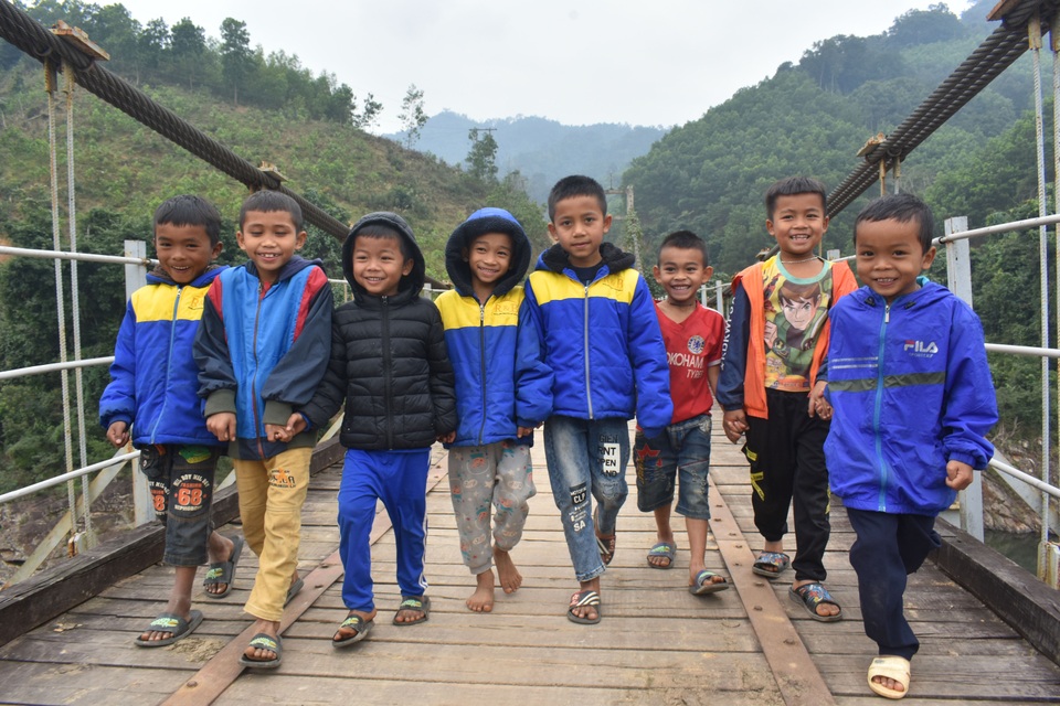 Cuộc sống bất ngờ của bản làng người Khùa bên cây Cầu Dân trí - 15 Cuộc sống bất ngờ của bản làng người Khùa bên cây Cầu Dân trí - 15