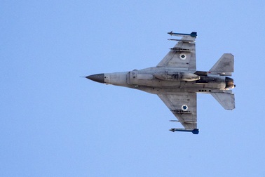 Syria dọa tấn công sân bay của Israel