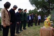 Lãnh đạo Quảng Bình viếng mộ Đại tướng Võ Nguyên Giáp dịp Tết Tân Sửu