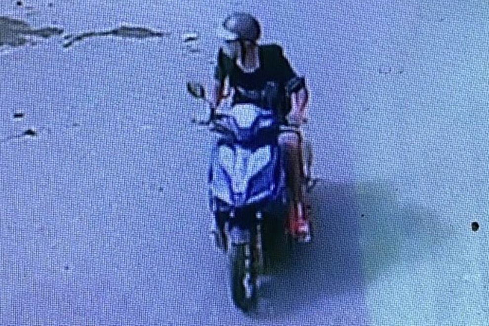 Tài xế GrabBike bị khách thủ dao đâm trọng thương, cướp xe giữa ban ngày - 2 Tài xế GrabBike bị khách thủ dao đâm trọng thương, cướp xe giữa ban ngày - 2