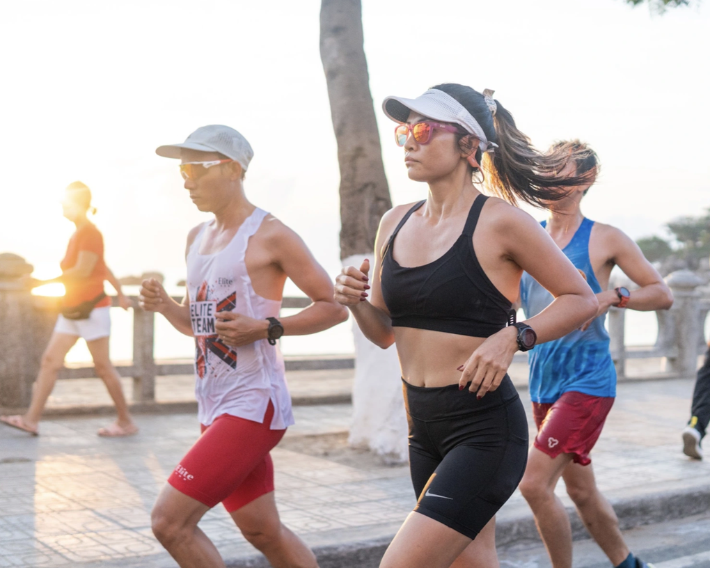 Is ankle pain when running due to a sprain? - 2 Đau cổ chân khi chạy bộ có phải do bong gân? - 2