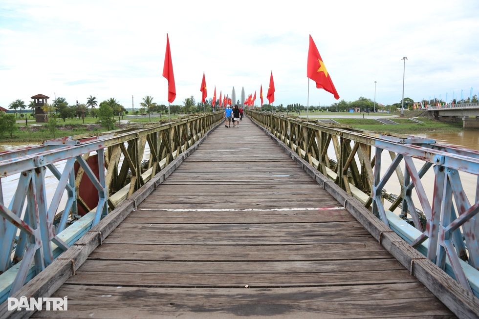 Tấc vải là máu thịt, đường chỉ là sinh mệnh và cuộc chiến không tiếng súng - 4 Tấc vải là máu thịt, đường chỉ là sinh mệnh và cuộc chiến không tiếng súng - 4