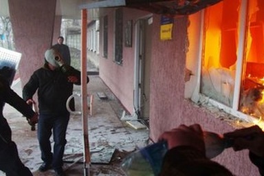 Ukraine: Người biểu tình, cảnh sát “cộng sinh” tại đồn bị chiếm