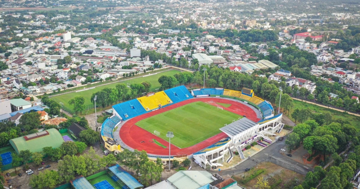 View - Mặt cỏ sân Gò Đậu xanh mướt, tuyển Việt Nam sẵn sàng gặp Campuchia và Lào | Báo Dân trí