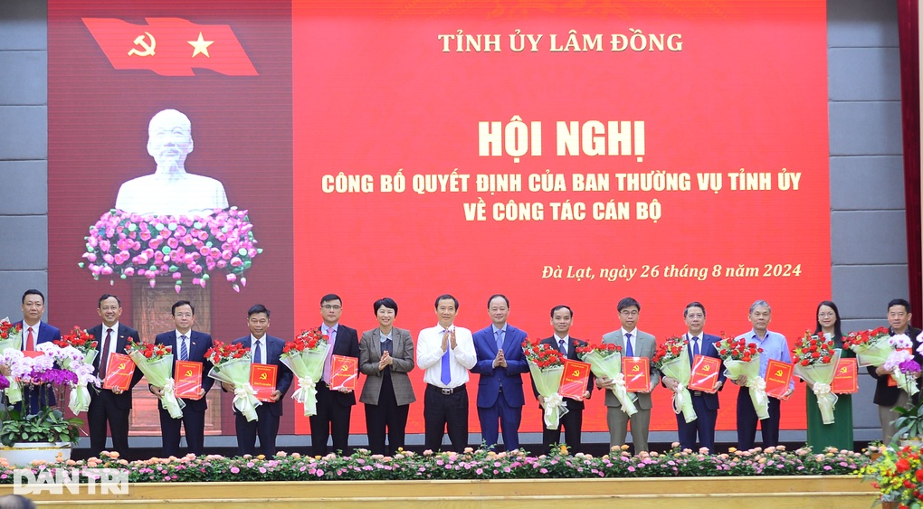Lâm Đồng điều động, bổ nhiệm hàng loạt cán bộ - 2 Lâm Đồng điều động, bổ nhiệm hàng loạt cán bộ - 2