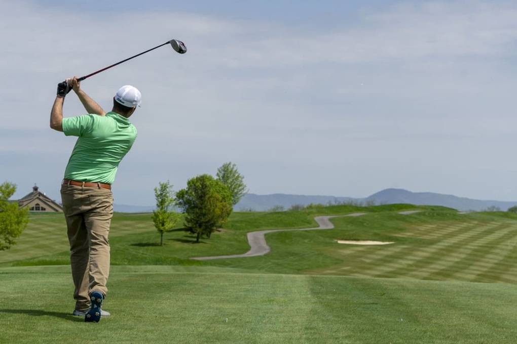 Đi chơi golf trong giờ làm việc, cán bộ, công chức có bị kỷ luật? - 2 Đi chơi golf trong giờ làm việc, cán bộ, công chức có bị kỷ luật? - 2