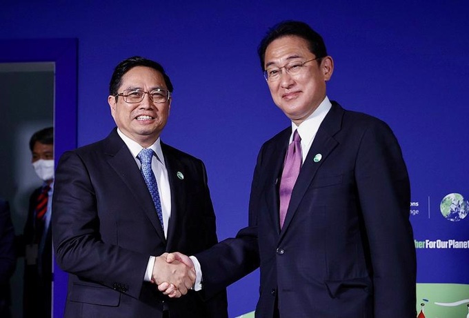 Thủ tướng Chính phủ Phạm Minh Chính và Thủ tướng Nhật Bản Kishida Fumio tiếp xúc song phương nhân dịp tham dự COP26 ngày 2/11 tại Vương quốc Anh