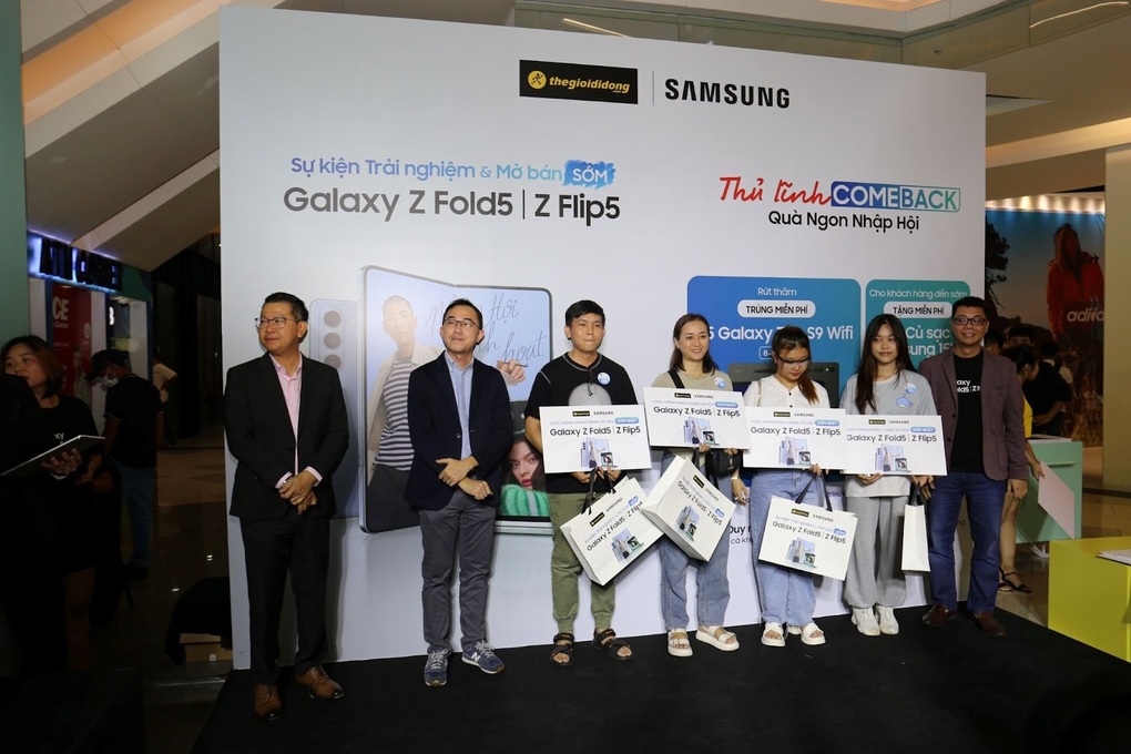 Toàn cảnh sự kiện mở bán sớm Samsung Galaxy Z Fold5| Z Flip5 tại 13 tỉnh thành - 3 Toàn cảnh sự kiện mở bán sớm Samsung Galaxy Z Fold5| Z Flip5 tại 13 tỉnh thành - 3