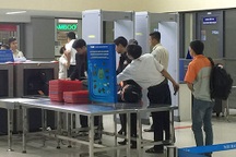 Camera tóm hàng loạt vụ "cầm nhầm", trộm đồ tại sân bay