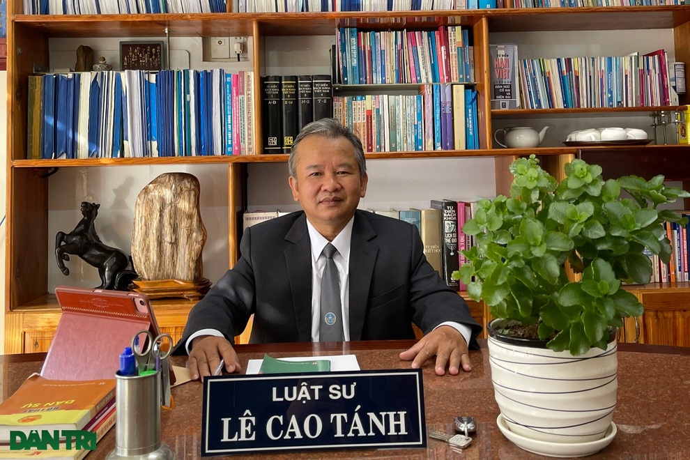 Thầy giáo bị sa thải... thắng kiện sau 15 năm - 1 Thầy giáo bị sa thải... thắng kiện sau 15 năm - 1