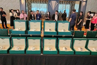 Các công ty châu Á tặng vàng, đồng hồ Rolex, núi tiền mặt cho nhân viên