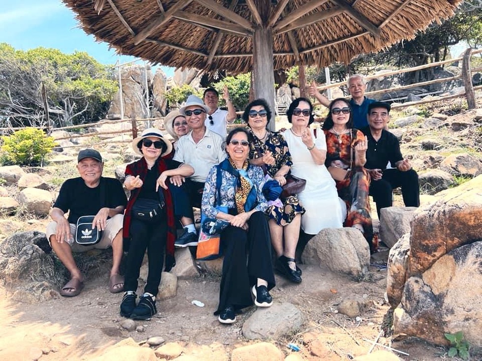 Con dâu Hà Nội tìm bạn trai cho mẹ chồng: 75 tuổi, mẹ tôi lên xe hoa - 6 Con dâu Hà Nội tìm bạn trai cho mẹ chồng: 75 tuổi, mẹ tôi lên xe hoa - 6