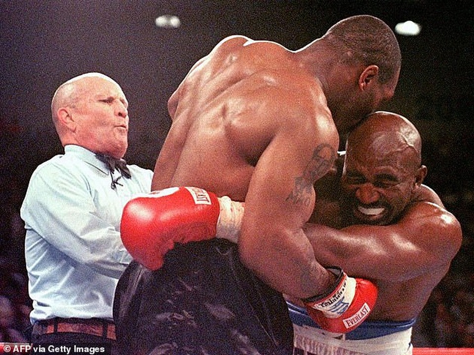Tay đấm huyền thoại Holyfield tuyên bố sẽ hạ gục Mike Tyson khi tái đấu - 1 Tay đấm huyền thoại Holyfield tuyên bố sẽ hạ gục Mike Tyson khi tái đấu - 1