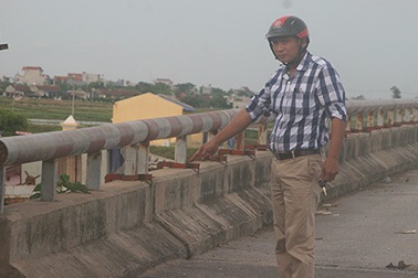 Thanh niên tông thẳng xe máy vào đội tuần tra, 1 chiến sĩ công an tử vong