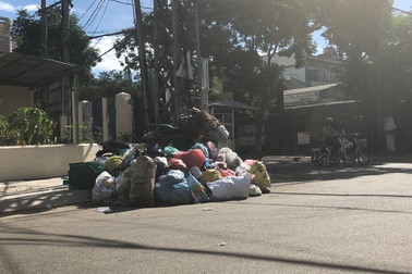 900 tấn rác bốc mùi đang bủa vây TP Quảng Ngãi