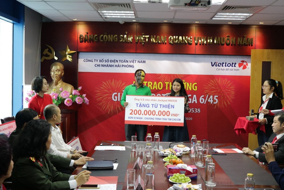 Làm gì khi trúng Jackpot hơn 147 tỷ đồng? - 2 Làm gì khi trúng Jackpot hơn 147 tỷ đồng? - 2