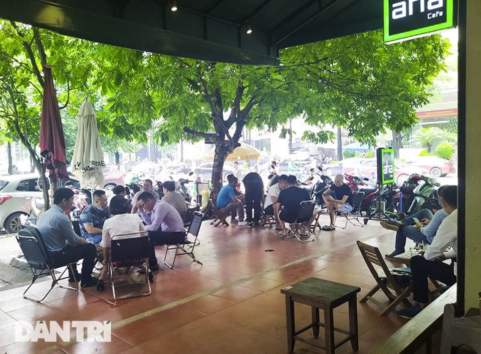 Nhiều người Hà Nội vẫn quá thờ ơ với dịch bệnh Covid-19 - 1 Nhiều người Hà Nội vẫn quá thờ ơ với dịch bệnh Covid-19 - 1