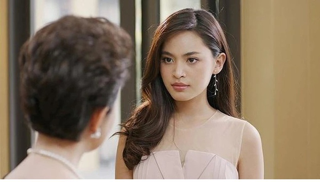 Diễn vai phu nhân tổng tài, mẹ bạn trai thản nhiên chê tôi là “gái nạ dòng” - 1 Diễn vai phu nhân tổng tài, mẹ bạn trai thản nhiên chê tôi là “gái nạ dòng” - 1