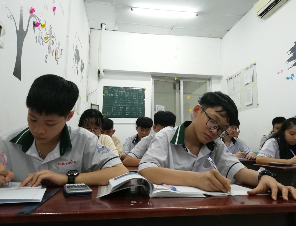 TPHCM: 30.000 học sinh “rớt” lớp 10 công lập, vẫn... tha hồ chỗ học - 1 TPHCM: 30.000 học sinh “rớt” lớp 10 công lập, vẫn... tha hồ chỗ học - 1
