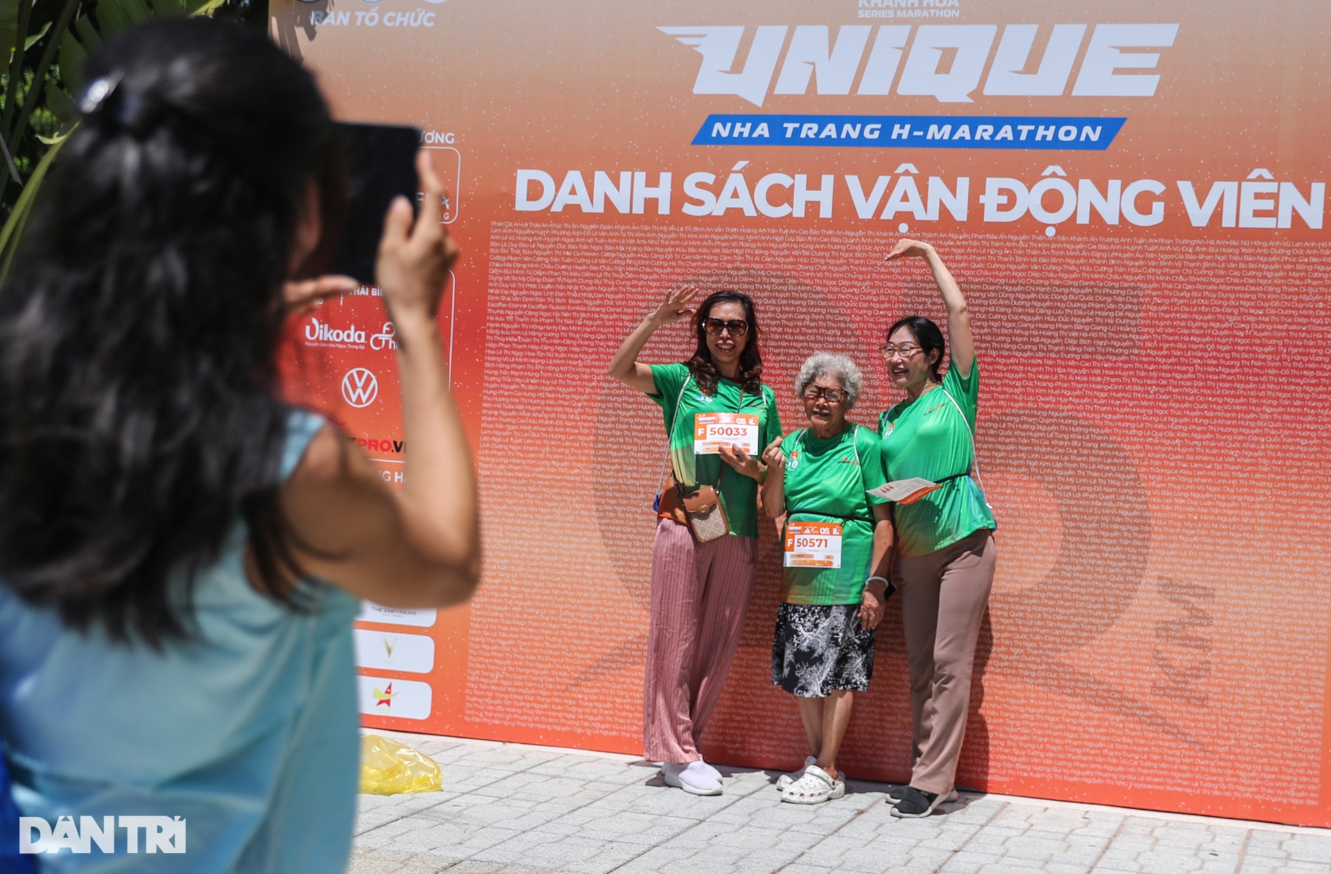 Hàng nghìn runner hào hứng nhận bib ở Unique Nha Trang H-Marathon - 8 Hàng nghìn runner hào hứng nhận bib ở Unique Nha Trang H-Marathon - 8