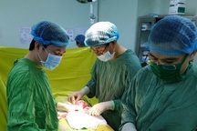 Người đàn ông suýt hỏng "súng" vì bơm silicon để tăng kích thước