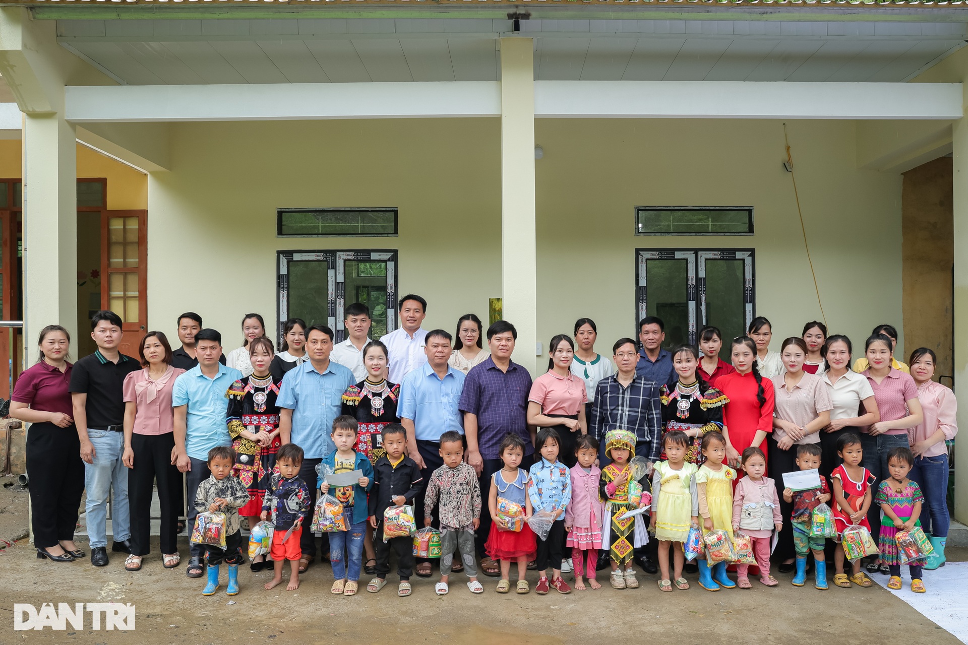 Khánh thành phòng học Dân trí Nặm Pục và 5 ngôi nhà Nhân ái tại Cao Bằng - 15 Khánh thành phòng học Dân trí Nặm Pục và 5 ngôi nhà Nhân ái tại Cao Bằng - 15