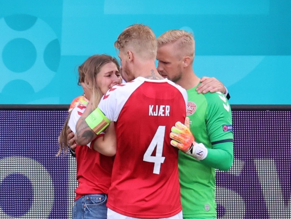 Vợ Eriksen trải qua những khoảnh khắc kinh hoàng trên sân Parken - 5 Vợ Eriksen trải qua những khoảnh khắc kinh hoàng trên sân Parken - 5
