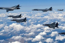 Mỹ đưa máy bay ném bom đến Guam, đẩy mạnh chiến lược "hành động khó đoán"