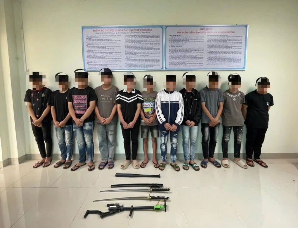 Khởi tố 10 thanh, thiếu niên mang hung khí đi tìm người để đánh - 1 Khởi tố 10 thanh, thiếu niên mang hung khí đi tìm người để đánh - 1