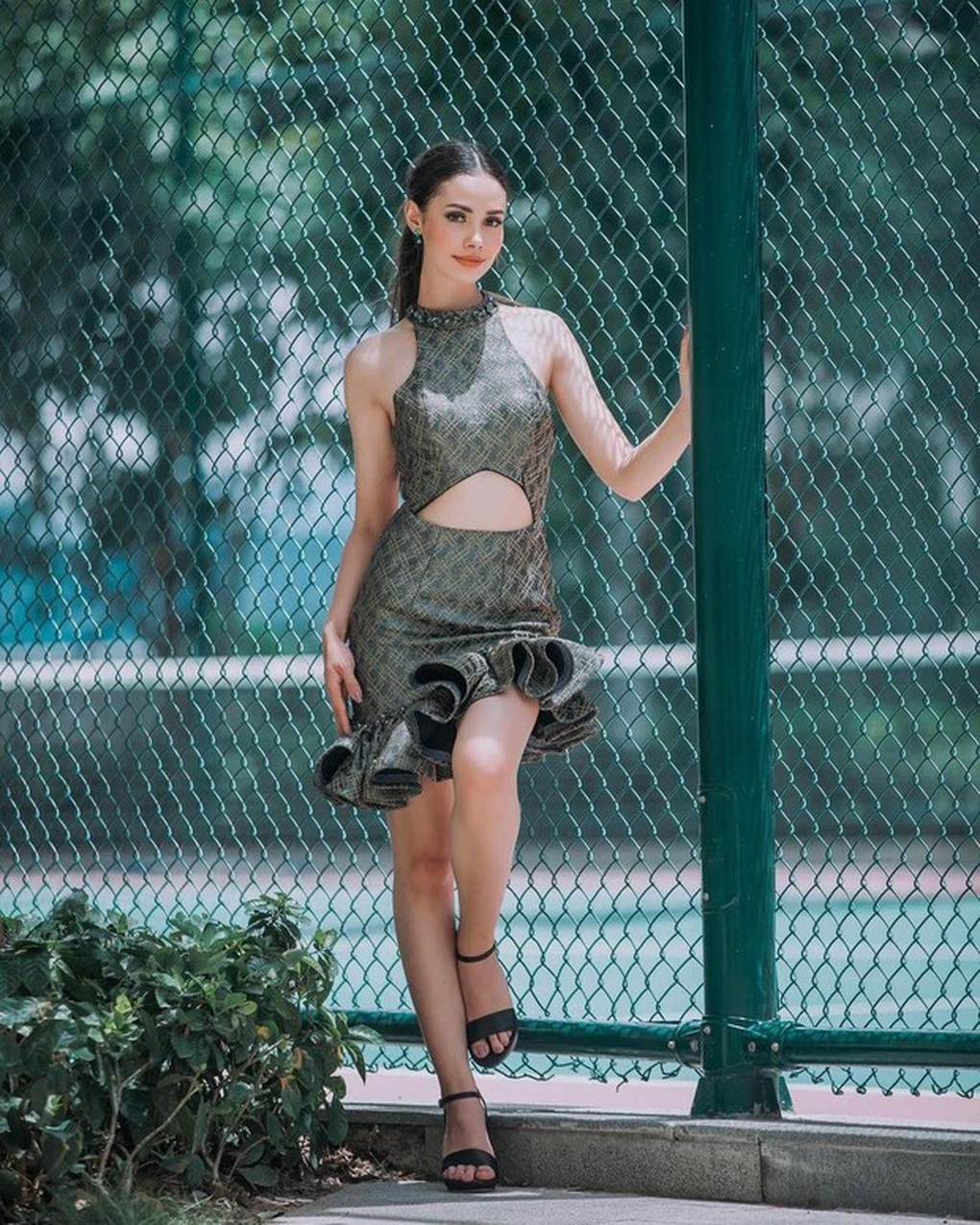 Vẻ đẹp lai Pháp cuốn hút của Hoa hậu Hoàn vũ Campuchia - 8 Vẻ đẹp lai Pháp cuốn hút của Hoa hậu Hoàn vũ Campuchia - 8