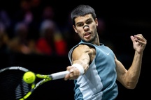Carlos Alcaraz giành quyền vào tứ kết Rotterdam Open 2025